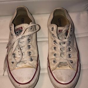 Unisex white Converse Men’s 7 women’s 9.